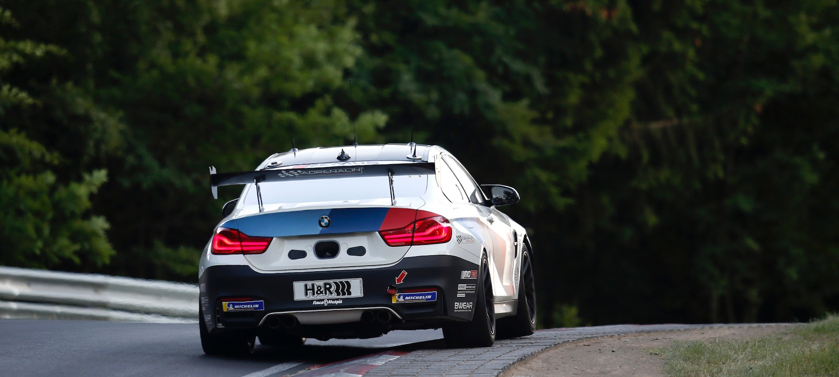 ERLEBEN SIE DEN NÜRBURGRING HAUTNAH.