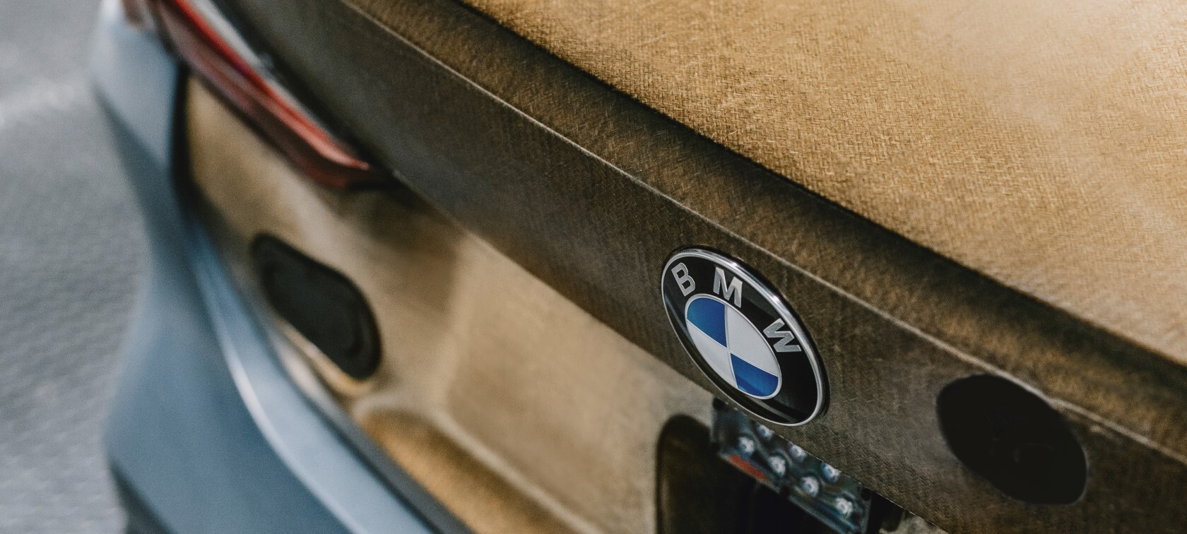 BMW M4 GT4 mit innovativen Naturfaserverbundteilen.