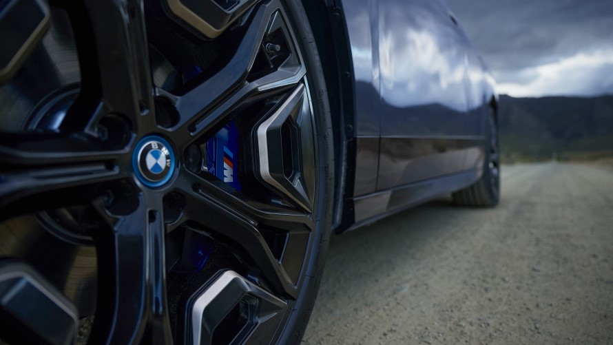 BMW iX M60