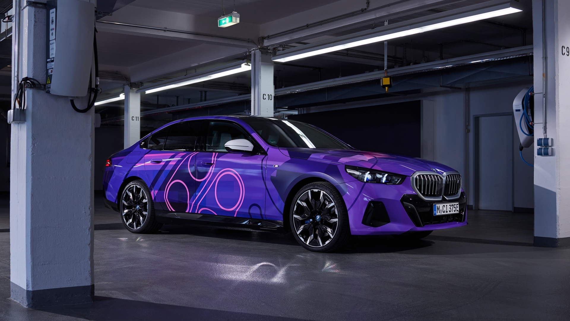 In-car-gaming with AirConsole in the BMW i5.