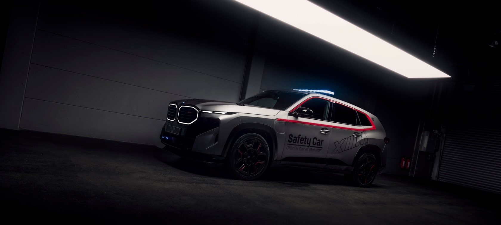 Das neue BMW XM Label Red MotoGP™ Safety Car.