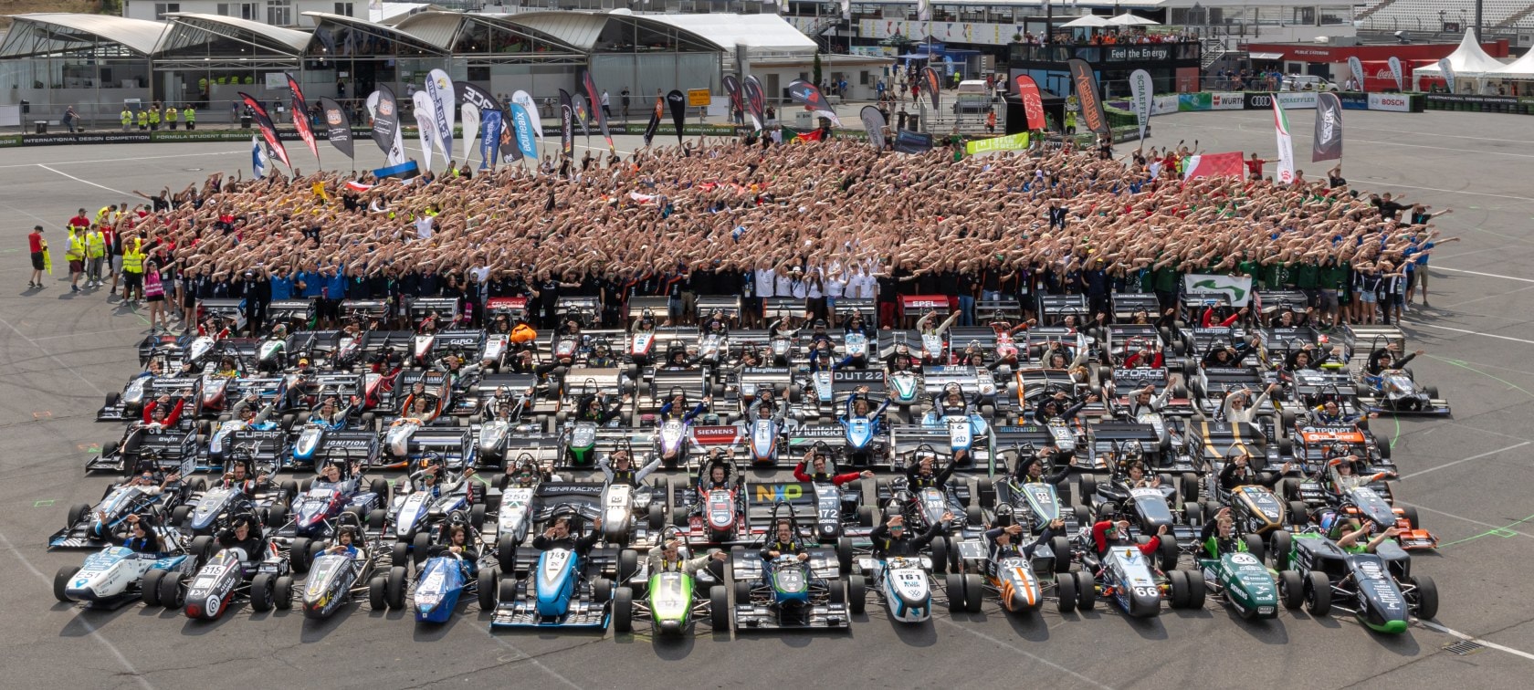 BMW GROUP x FORMULA STUDENT.