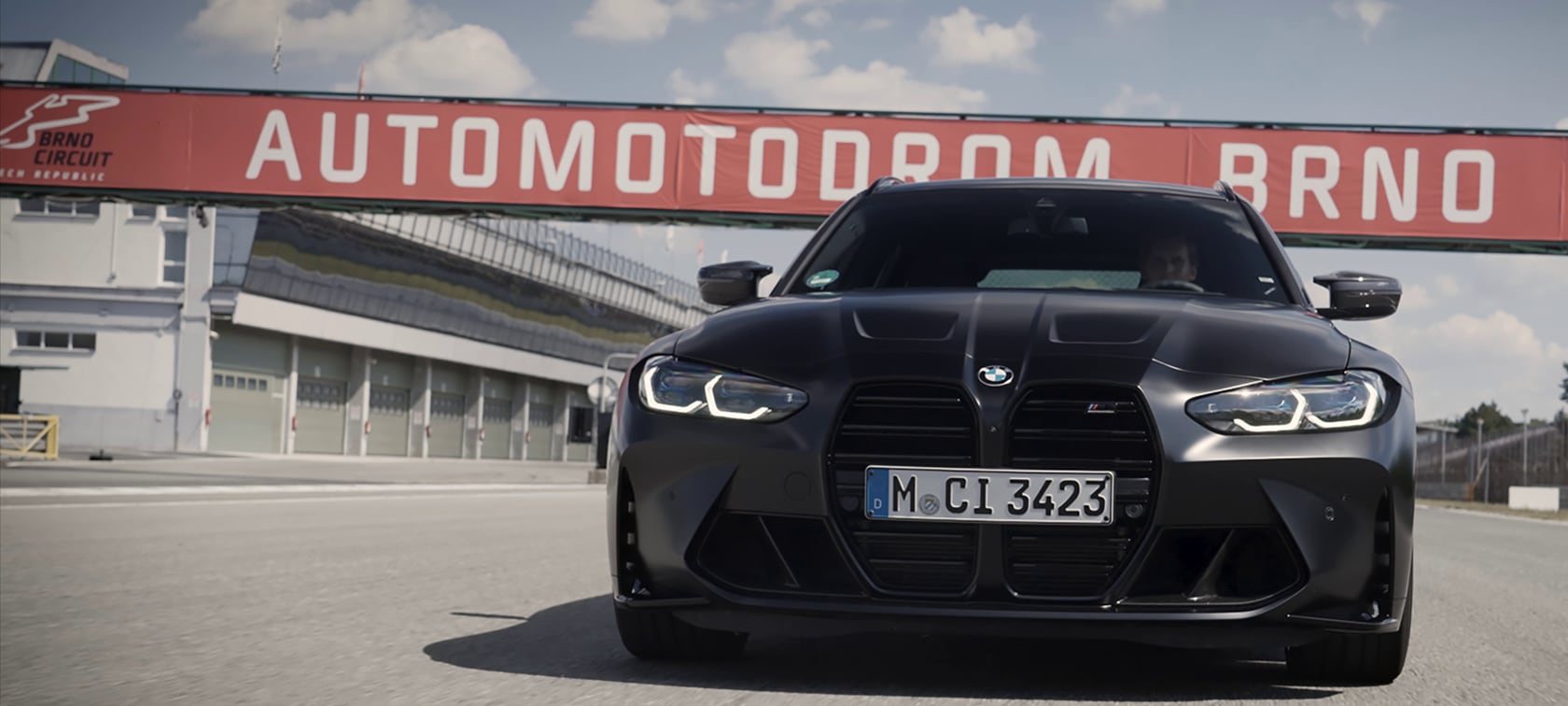HOW TO: RACE TRACK.