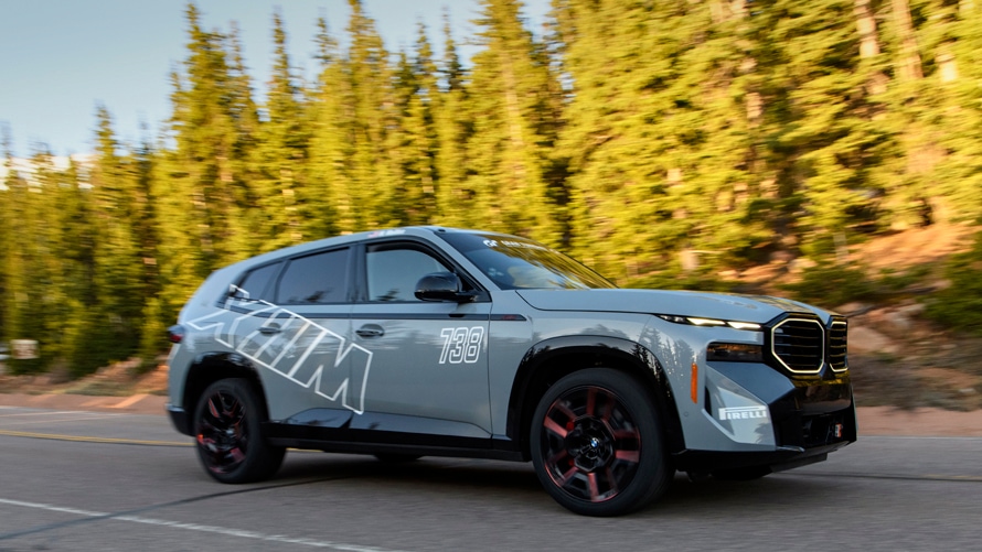 Pikes-Peak-Rekord im neuen BMW XM Label Red. 