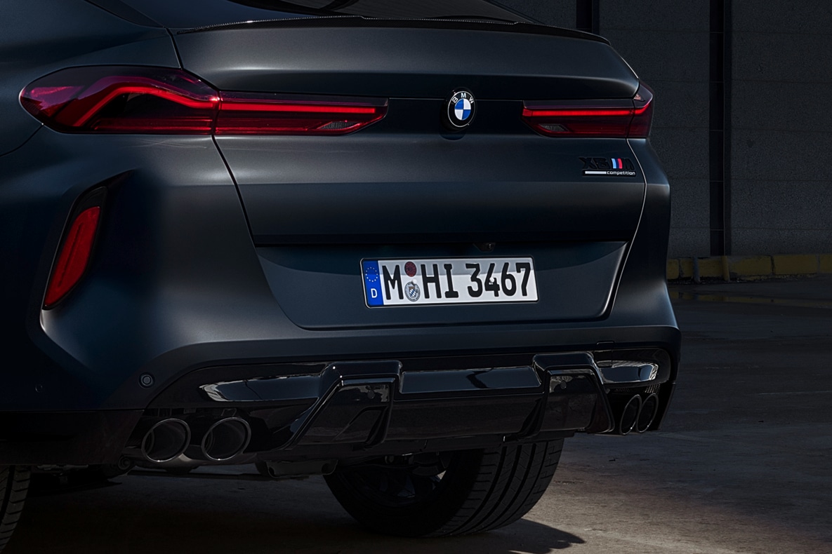 BMW X6 M Competition in der BMW Individual Sonderlackierung Frozen Black.