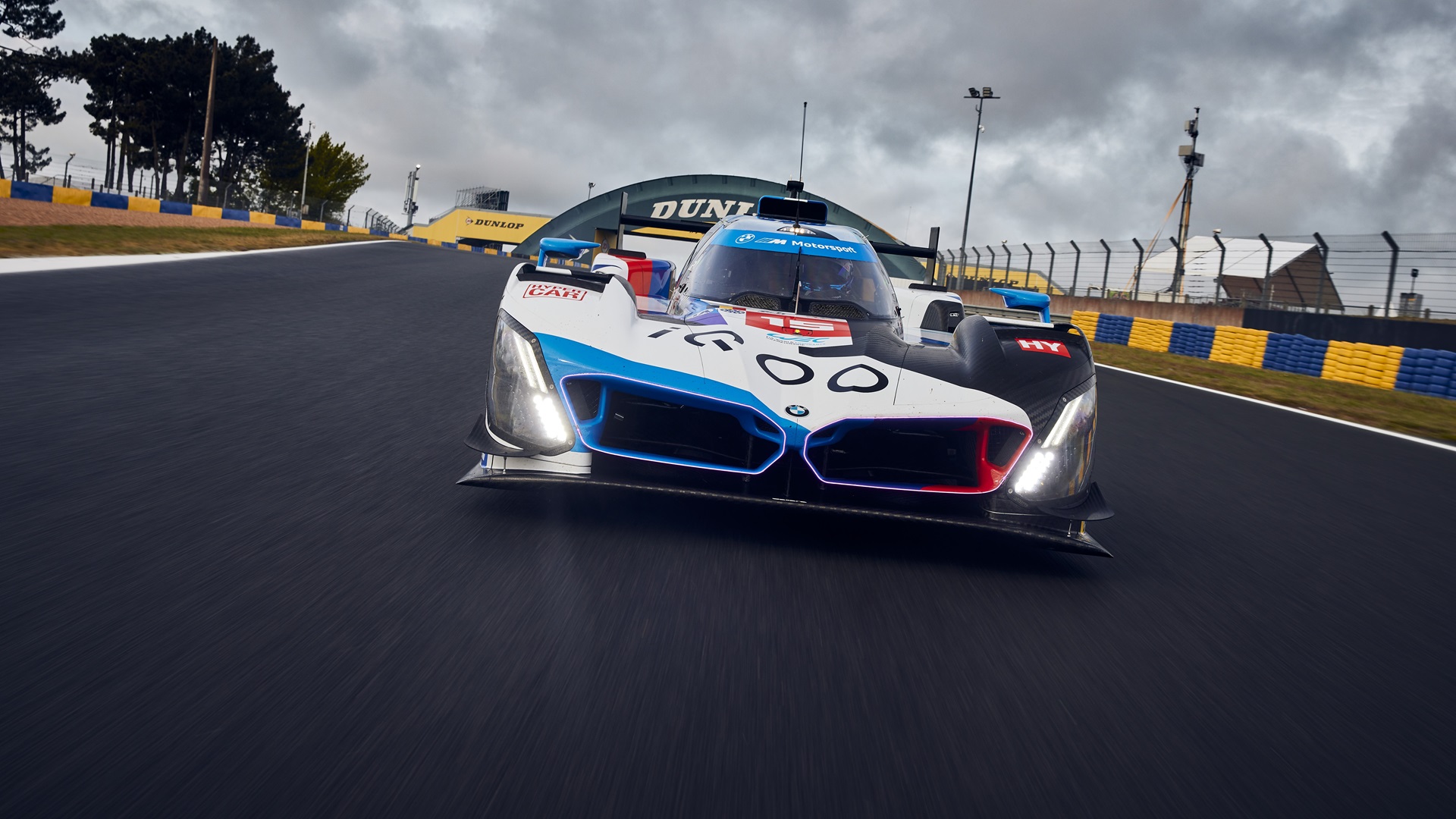 BMW M Hybrid V8 during test laps at Le Mans.