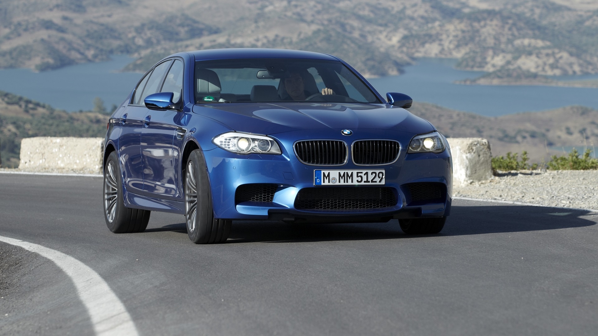 Leistung satt: 412 kW (560 PS).