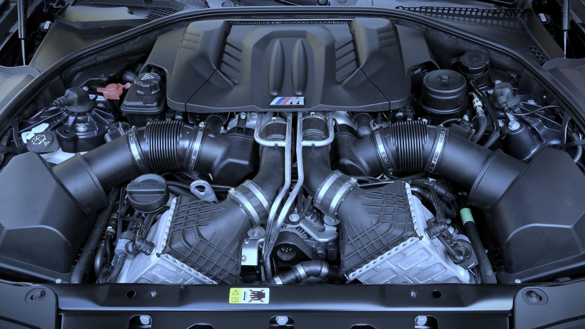 Neuer V8-Zylinder mit zwei Turboladern.