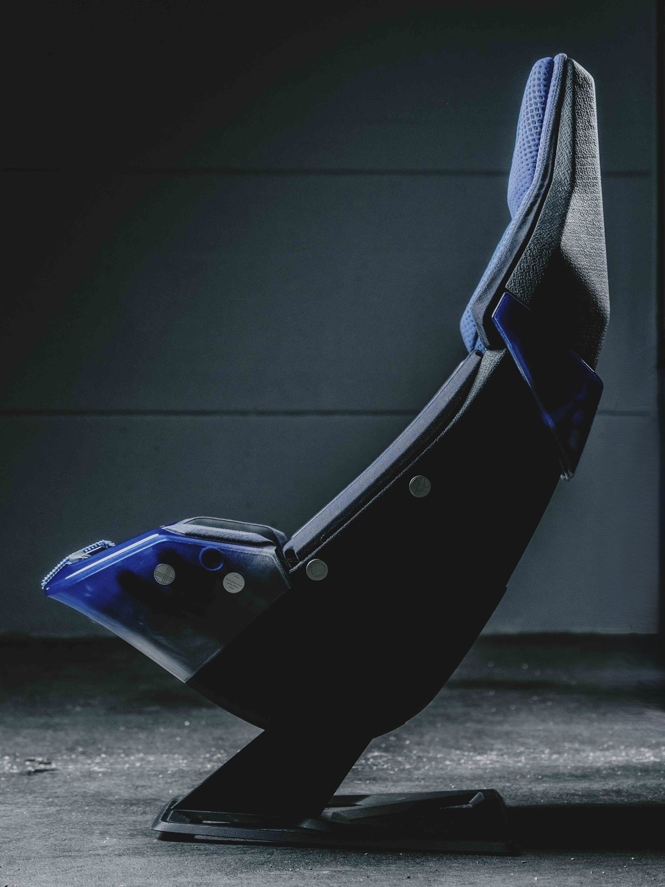 Lightweight with a cool look: the BMW M Visionary Materials Seat