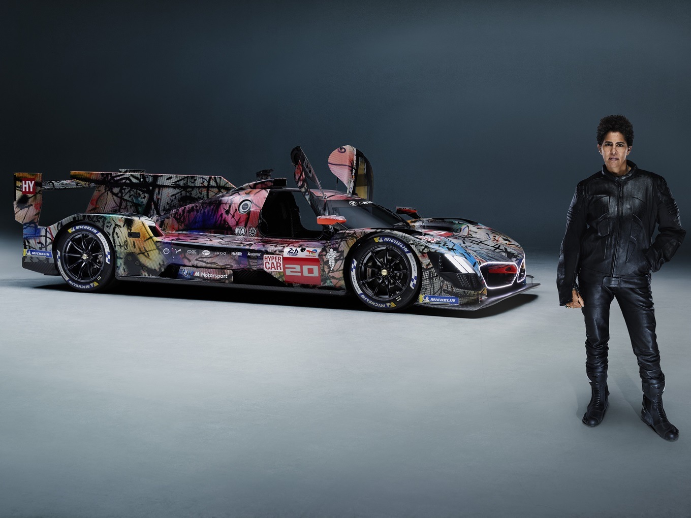 Julie Mehretu and her BMW Art Car – the BMW M Hybrid V8.