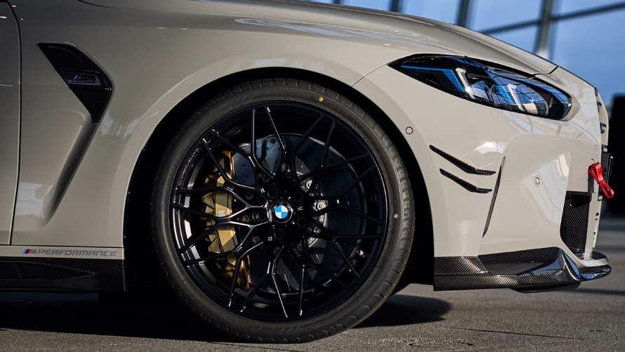 20/21-inch M Performance forged wheels cross-spoke 1000 M Jet Black matt and M Performance air breather carbon fibre