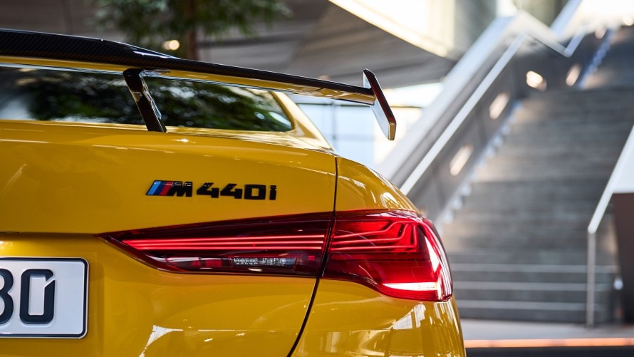 M Performance model badge 440i black