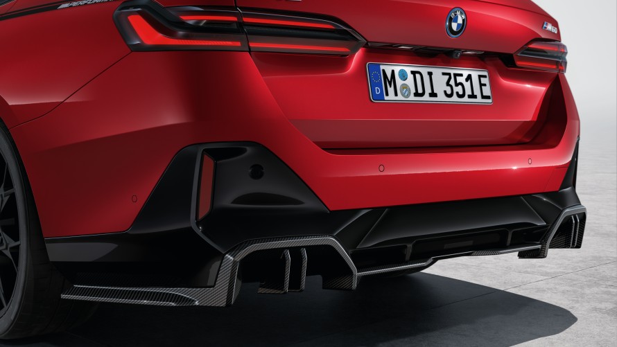 M Performance rear diffuser in Aramid fiber