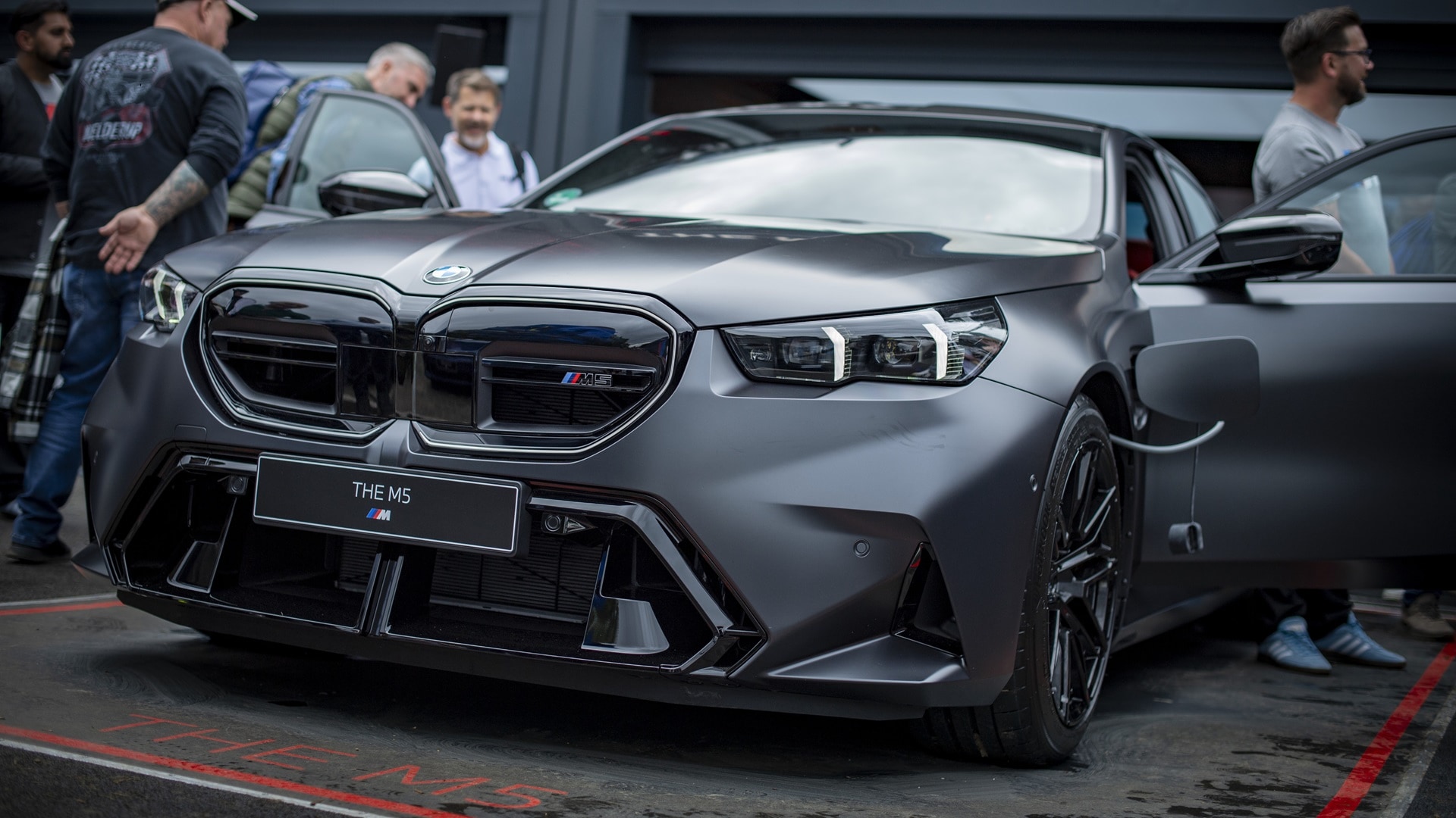 Impressive: new sculptural front apron of the all-new BMW M5.