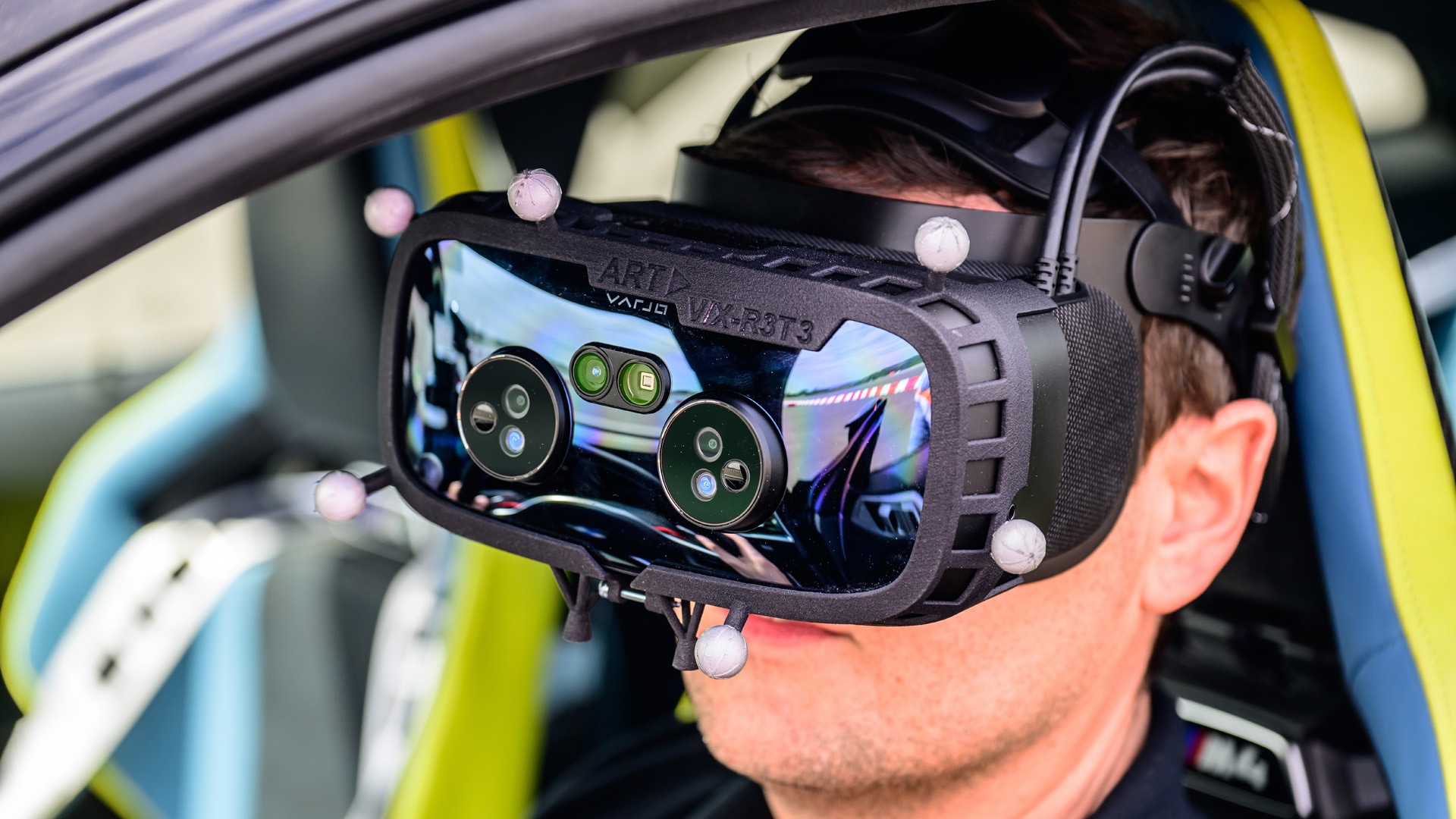 Driving Instructor Philipp Götz im Interview zur M Mixed Reality Experience.