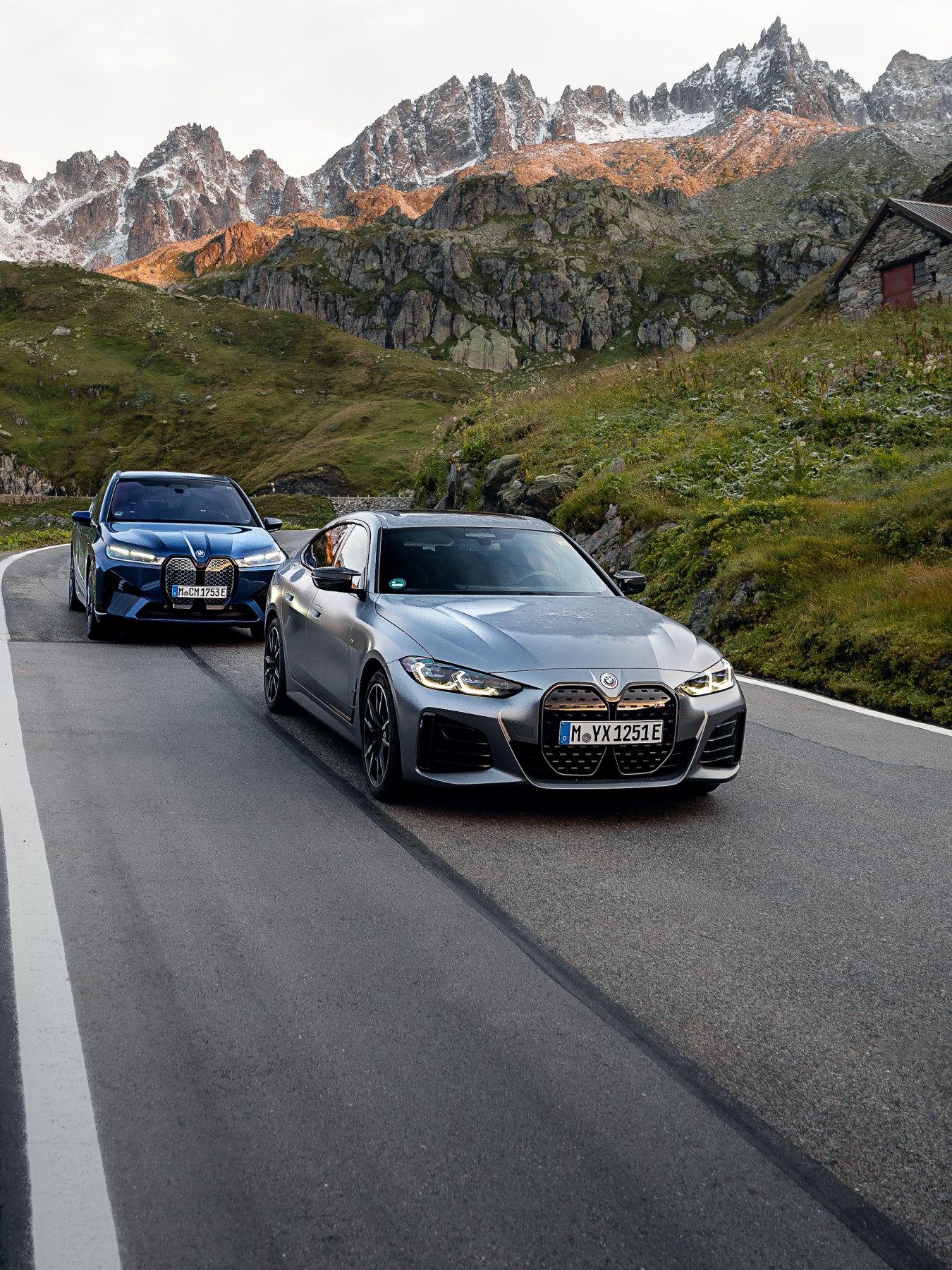 Tiefblaue Seen, beeindruckende Gletscher & traumhafte Passstraßen.