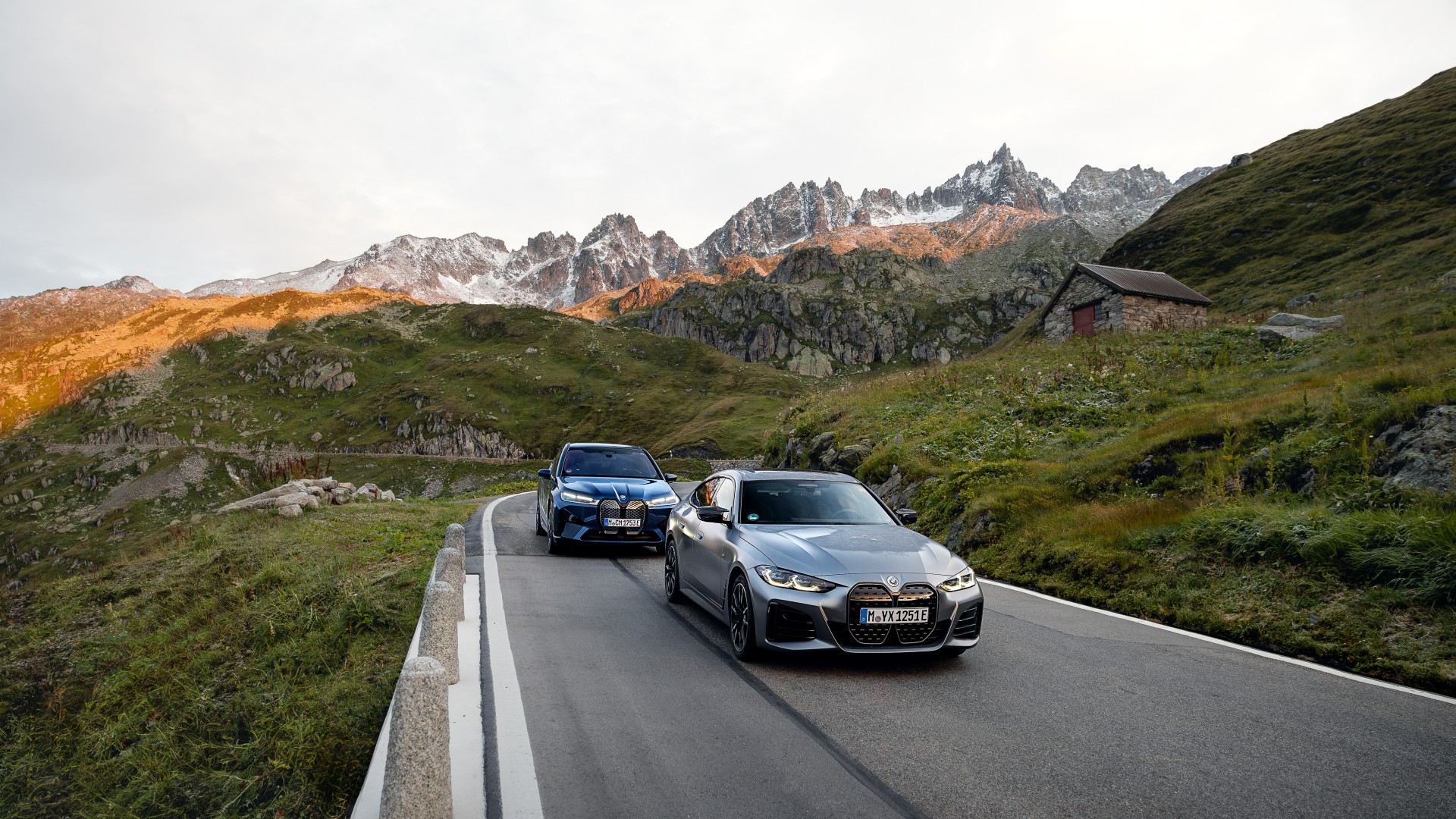 Deep blue lakes, fantastic glaciers and stunning mountain passes.