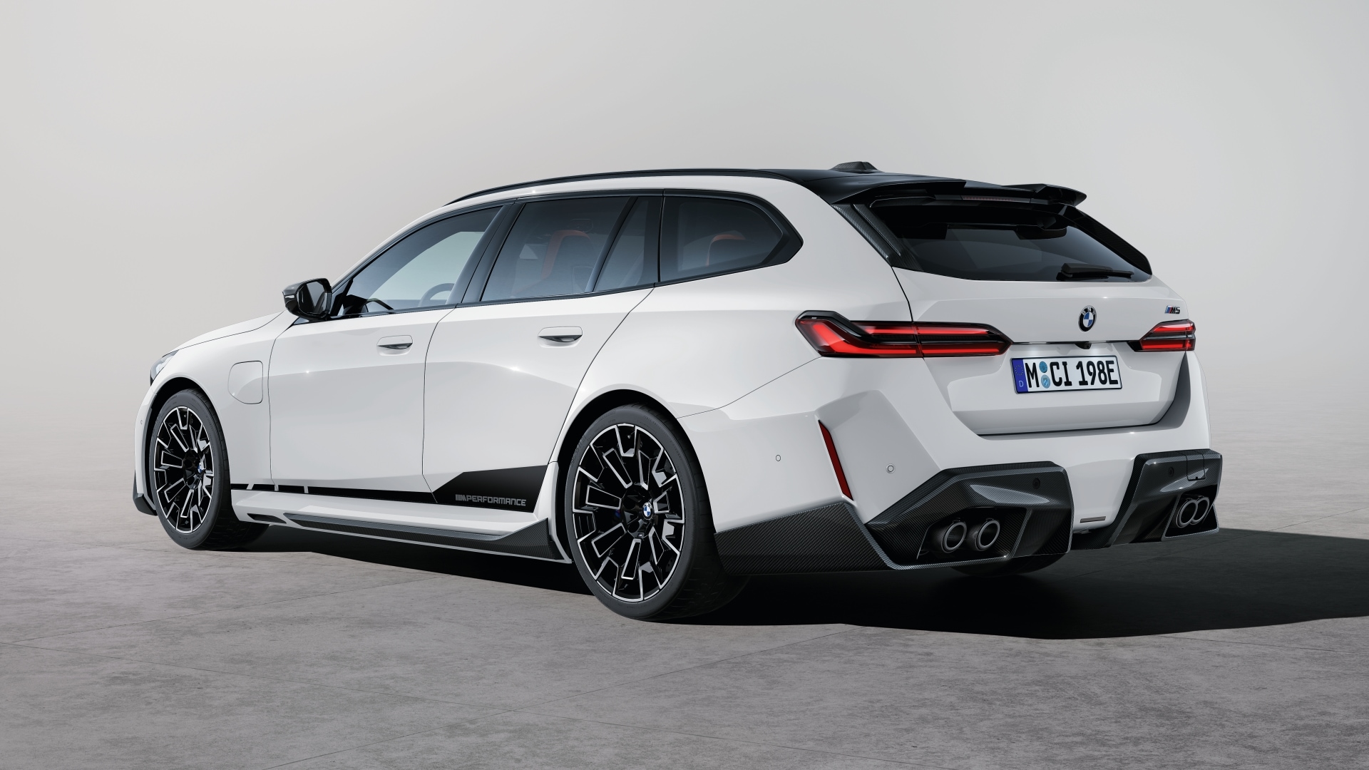 M Performance rear diffuser carbon fibre and M&nbsp;Performance tailpipe trims.