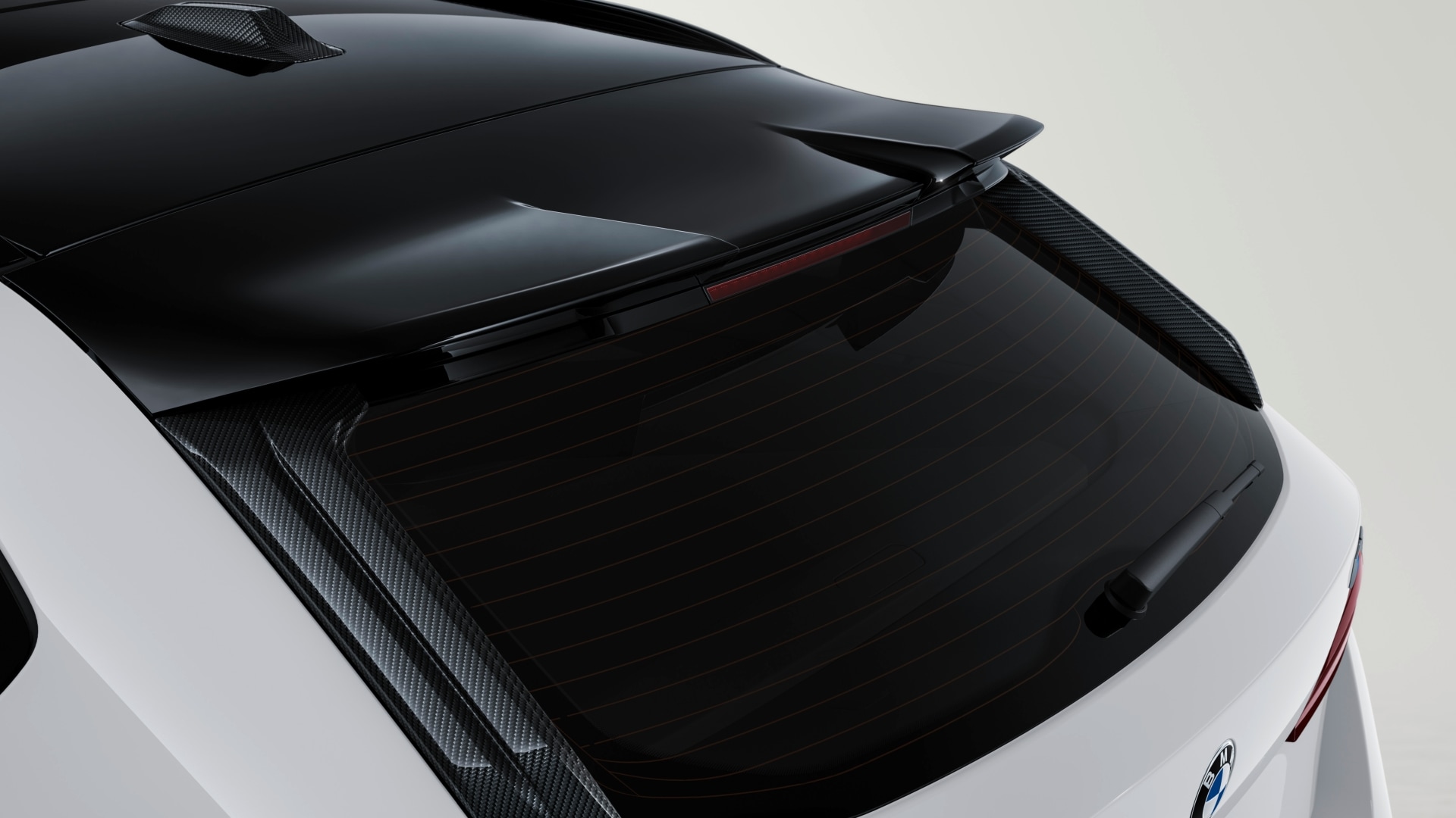 M&nbsp;Performance rear fins carbon fibre and M&nbsp;Performance aerial cover aramid.