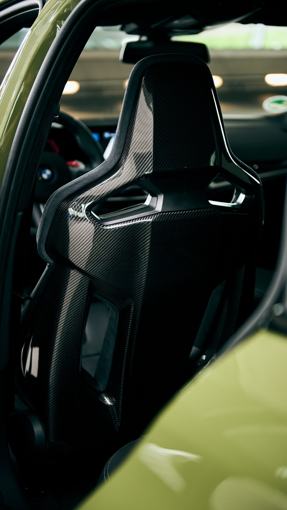 Außenlackierung in BMW Individual Urban Green.