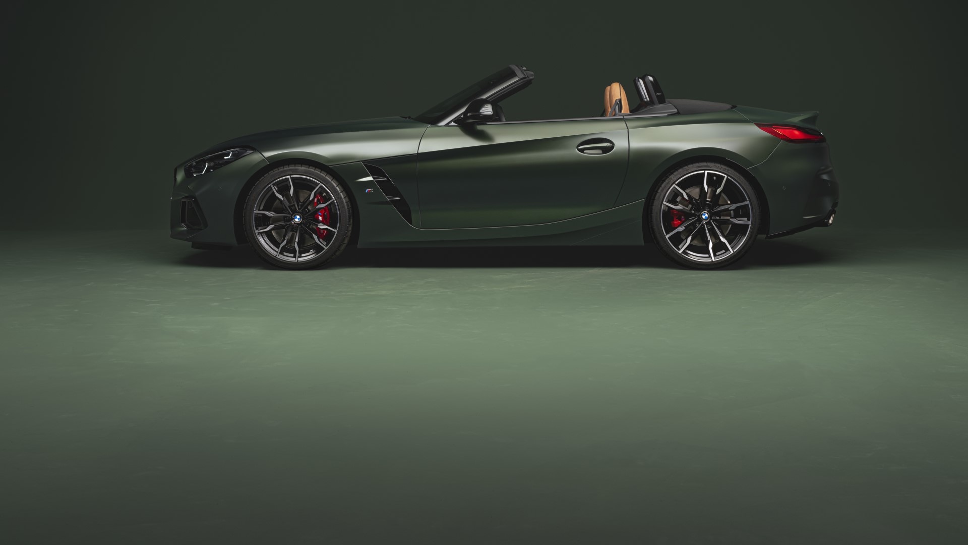 The BMW Z4 M40i Pure Impulse edition with 6-speed manual gearbox.