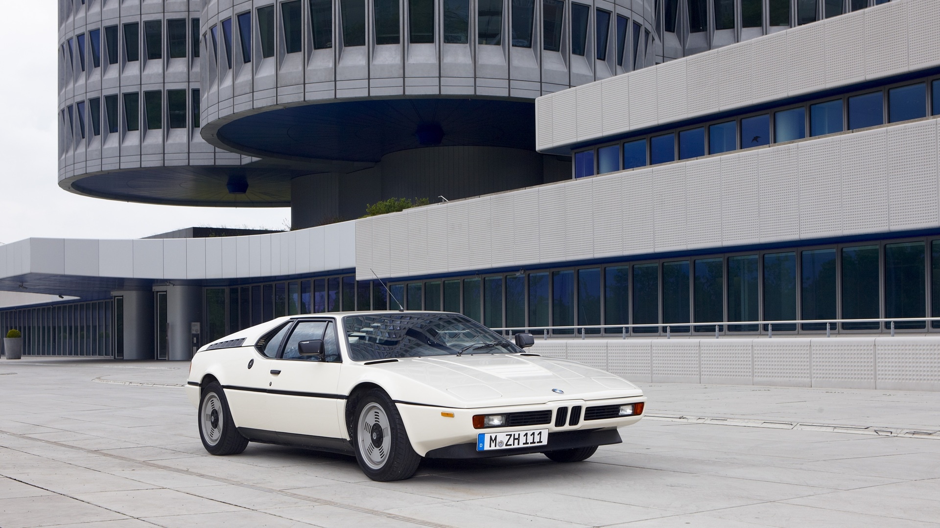 BMW M1 in front of the BMW building in Munich.
