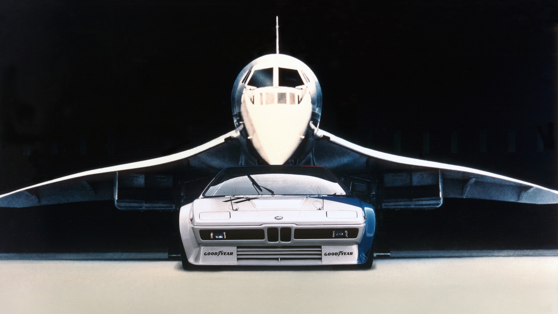 Ein BMW M1 steht vor einer Concorde.