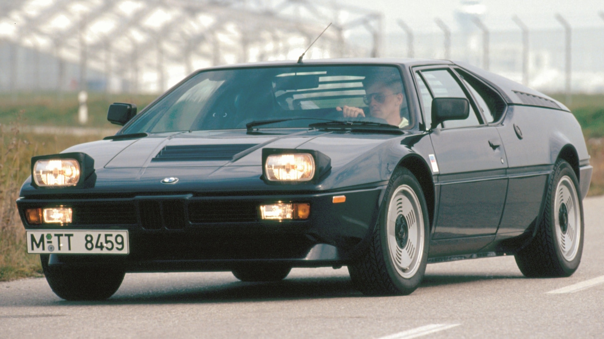 BMW M1 with pop-up headlights