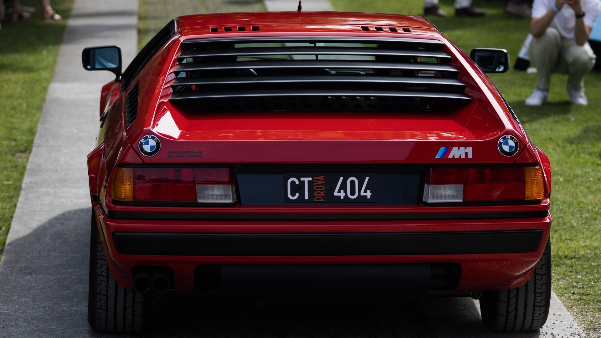 Rear view of the BMW M1 with visible M Logo on the rear lid.
