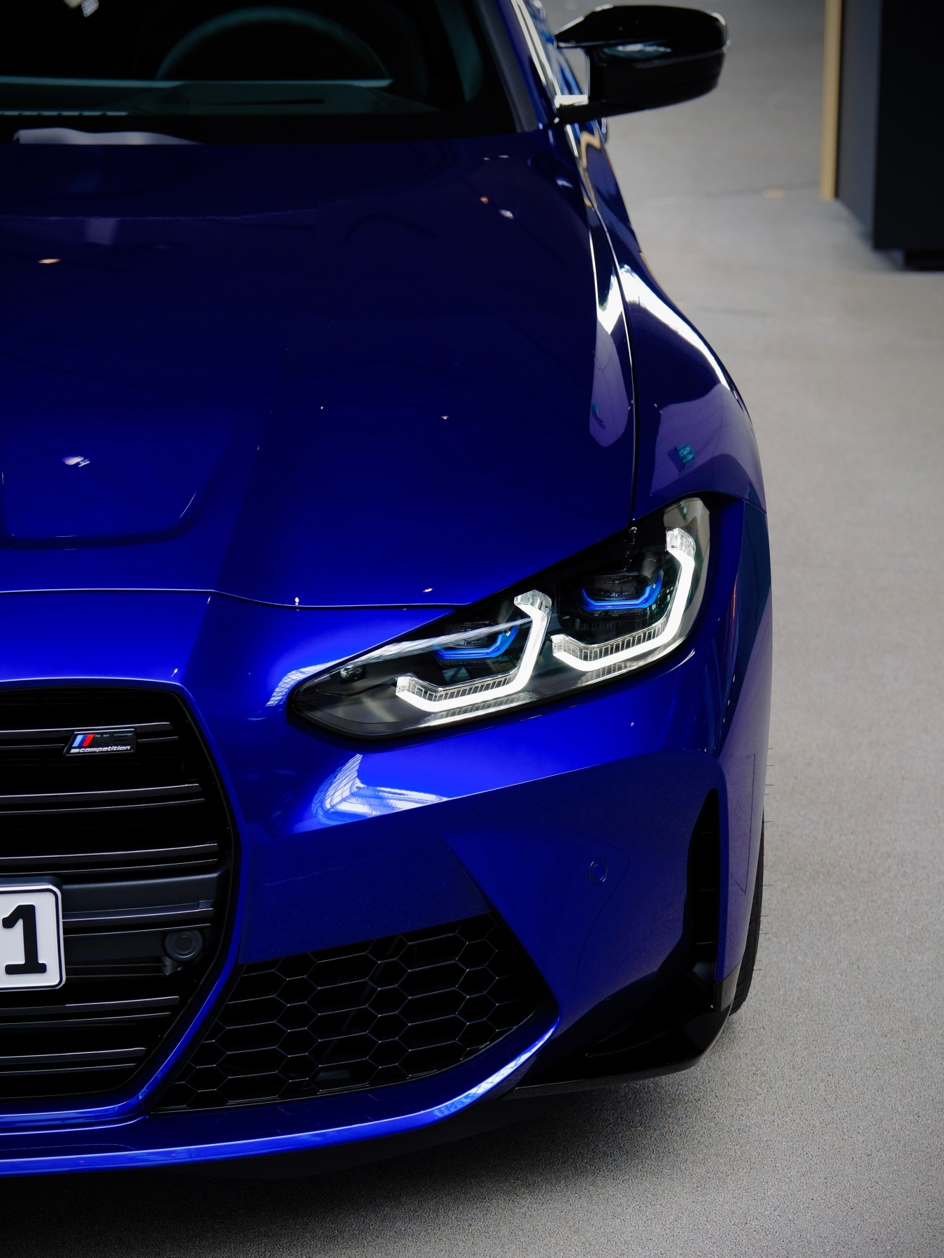 Distinctive appearance: BMW Individual San Marino Blue metallic.