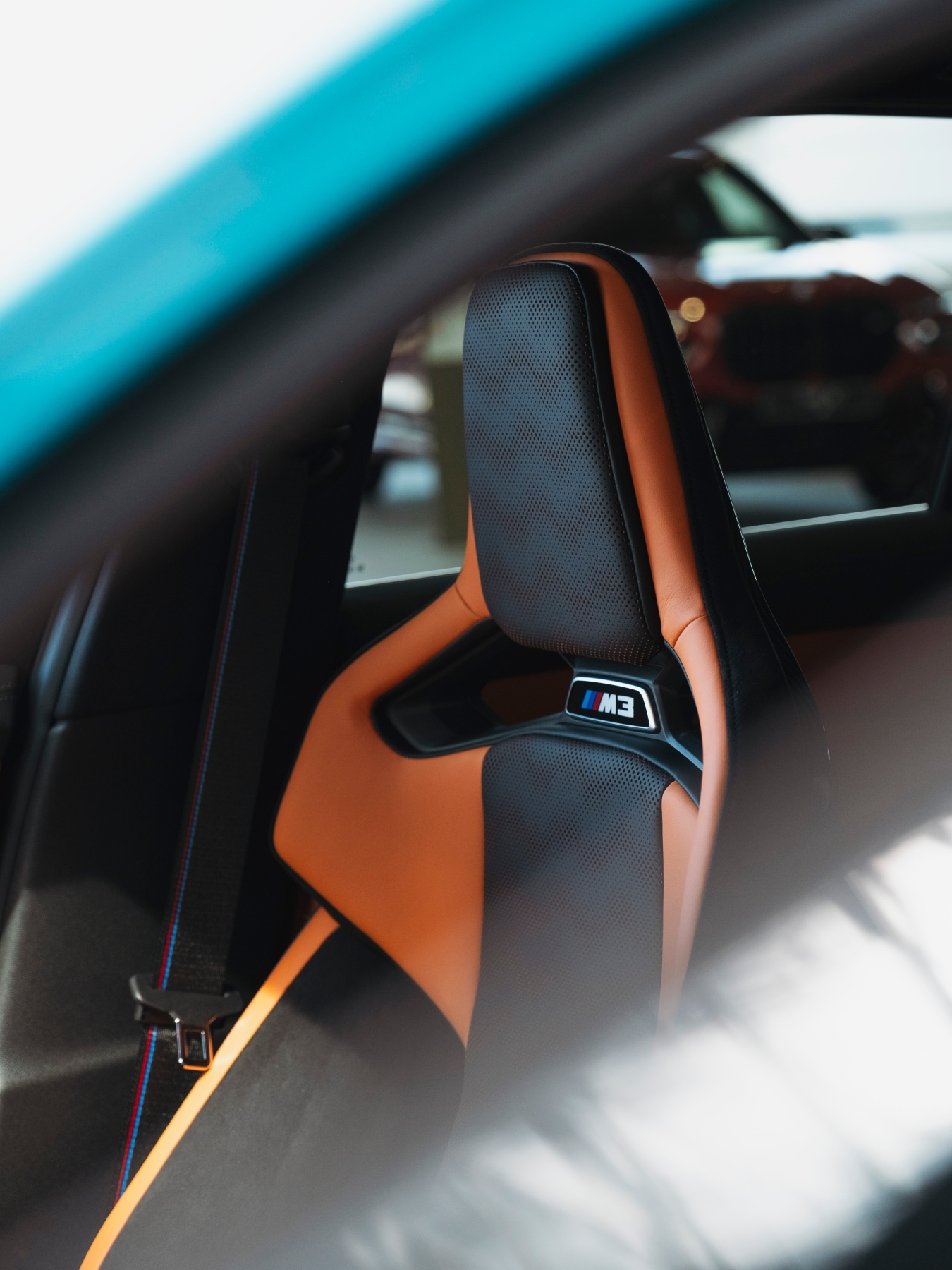 Complementary colours: BMW M carbon bucket seats Merino full-leather in Kyalami Orange/Black.