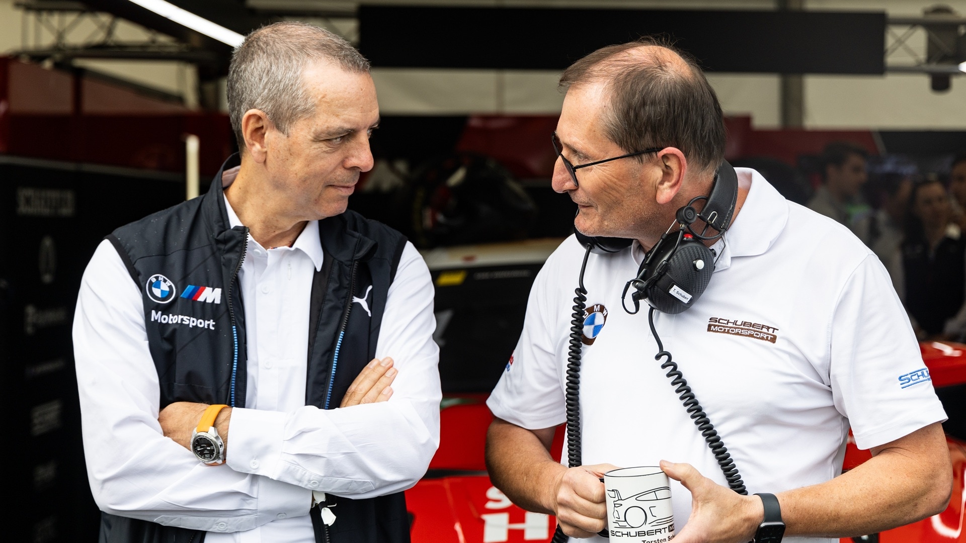 Teamchef Torsten Schubert, (r.), mit BMW M Geschäftsführer Franciscus van Meel.