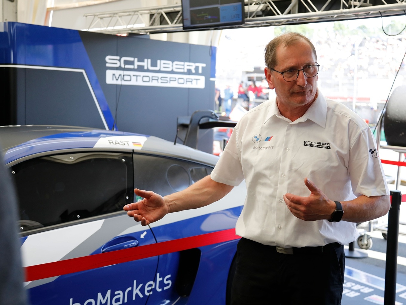 Torsten Schubert mit dem BMW M4 GT3 mit der Startnummer 33.
