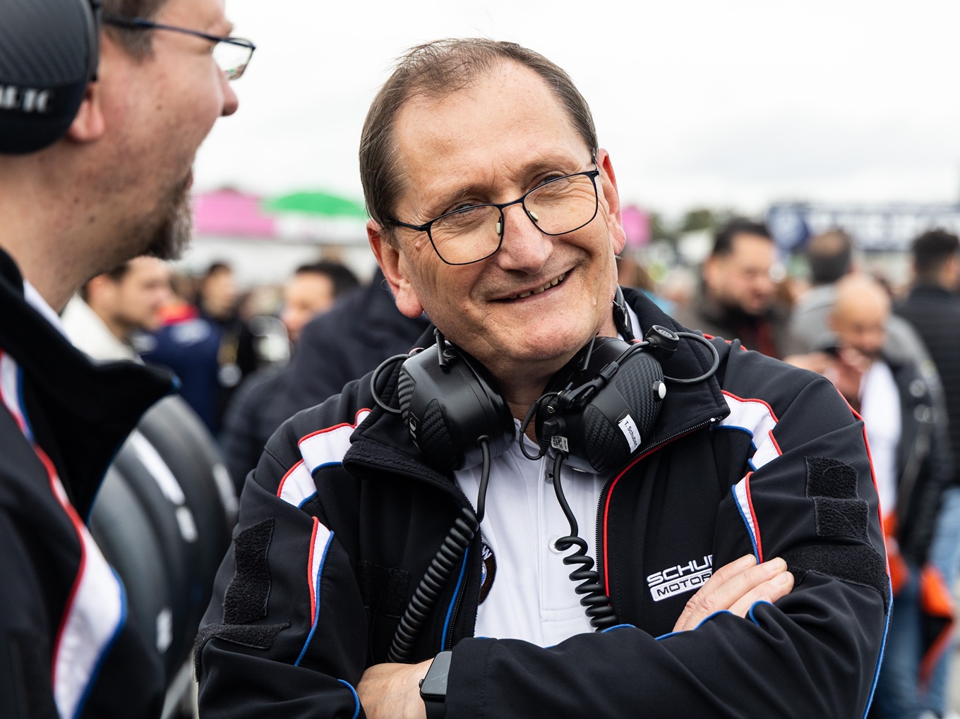 Teamchef Schubert gutgelaunt am Hockenheimring, 2024.