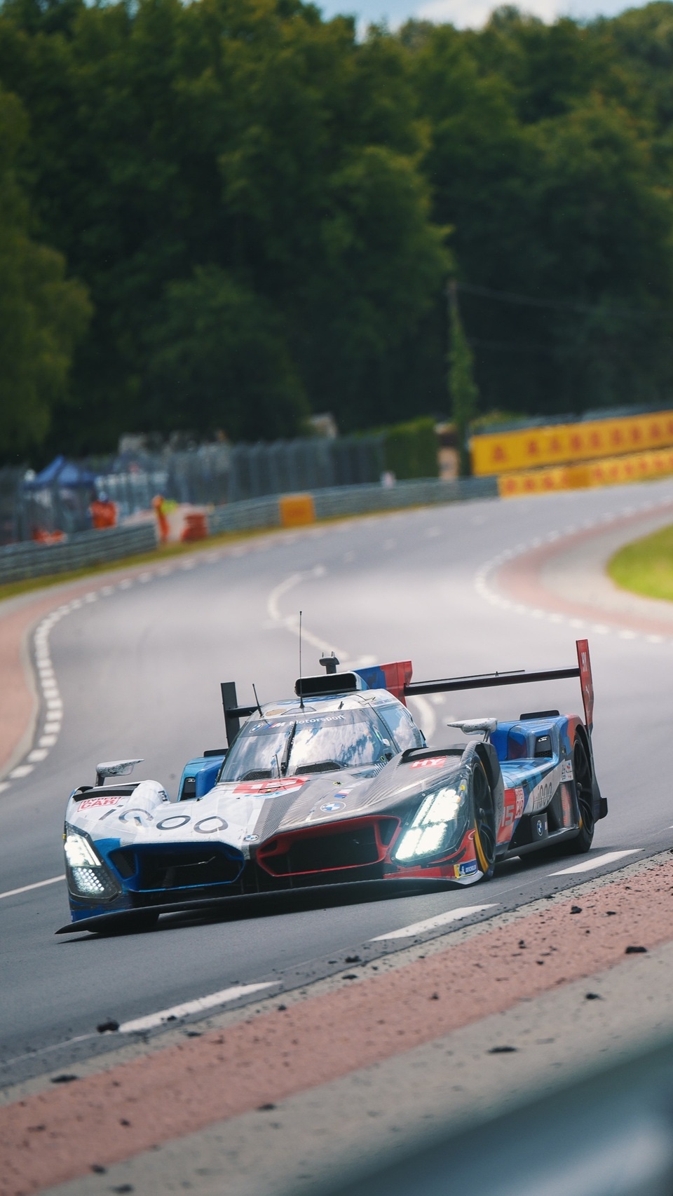 Der #15 BMW M Hybrid V8 von Team WRT bei den 24h Le Mans