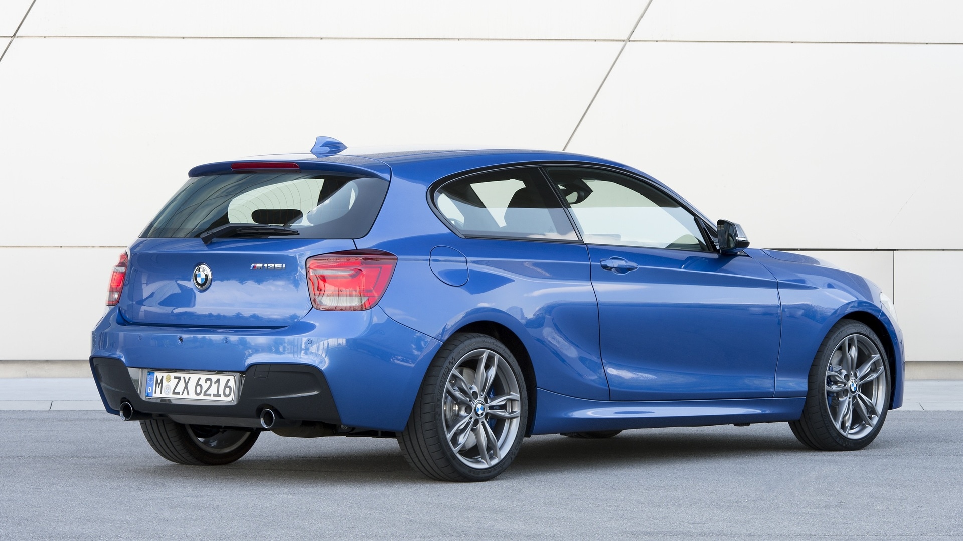 The 3-door F21 with frameless windows.&nbsp;