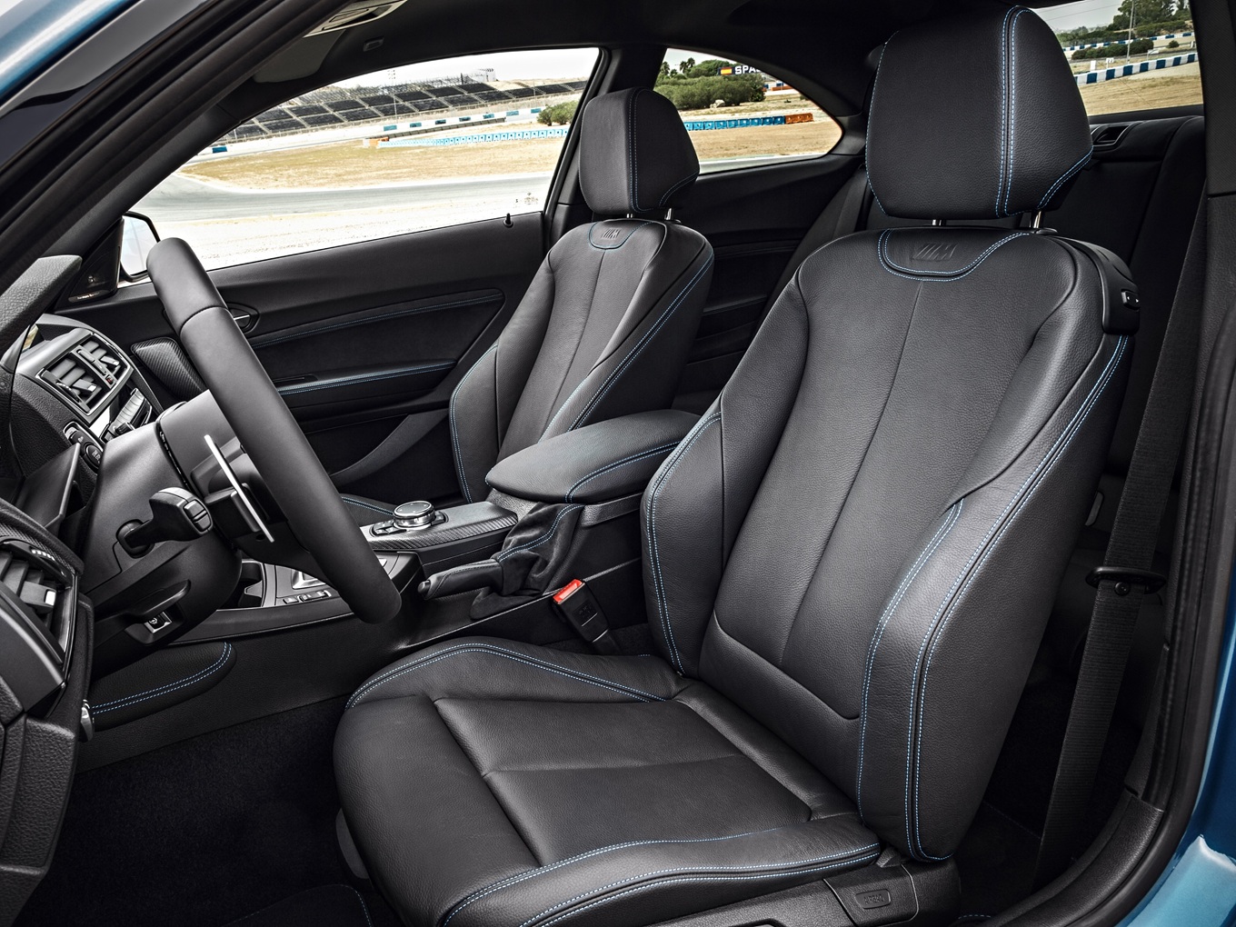 Passenger cabin with BMW M2 F87 with sports seats featuring contrast stitching and an M emblem in the backrest.