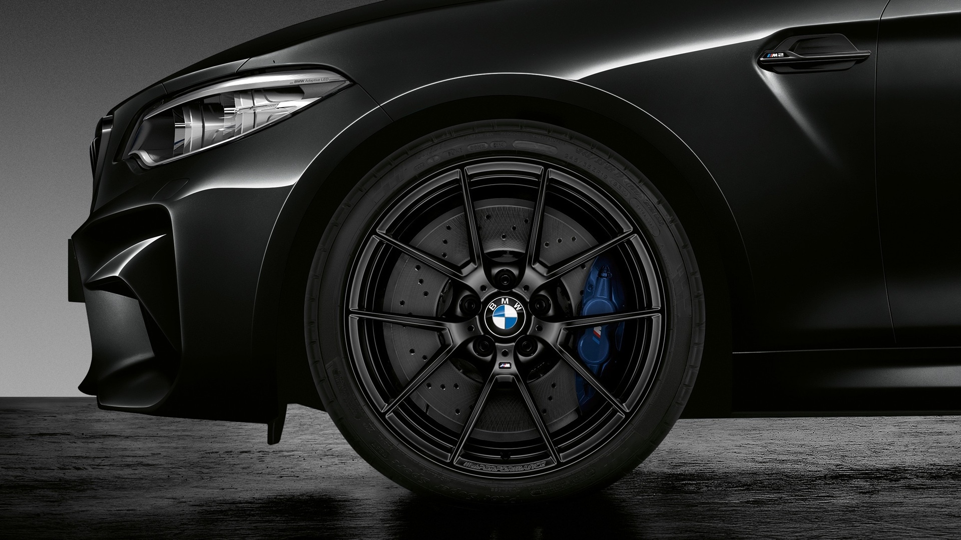  Forged 19-inch light alloy wheels in Y-spoke design in matt black on the BMW M2 Coupé Edition Black Shadow.
