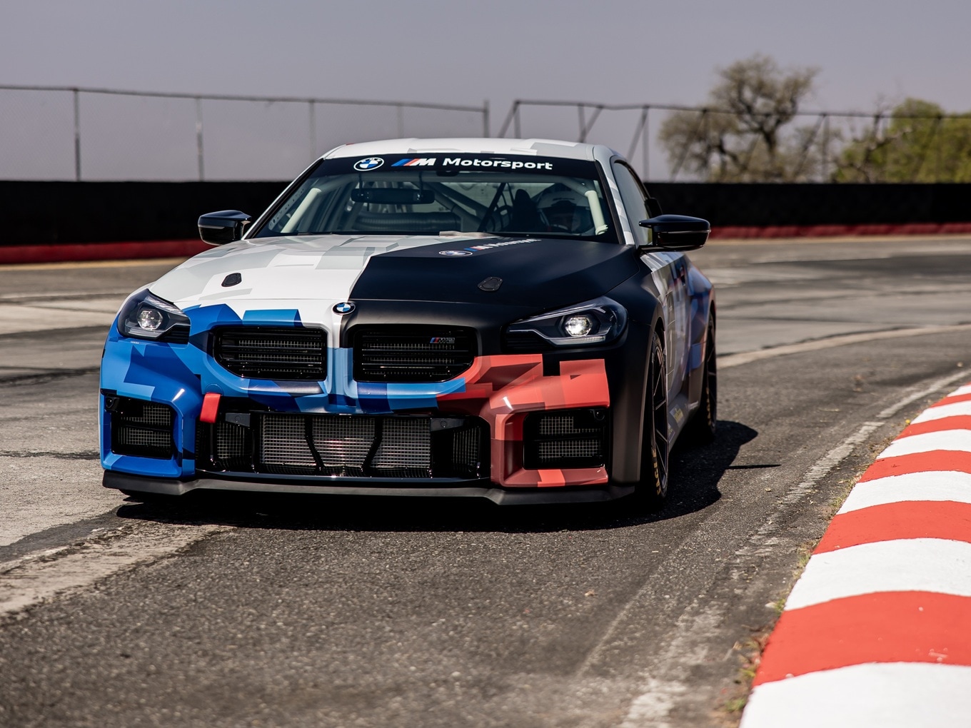 Der erste im Rahmen einer Vorserie im Werk San Luis Potosi gebaute M2 Racing