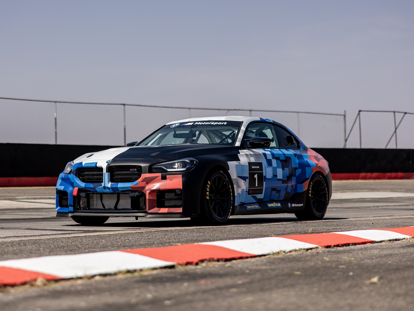 Testfahrt des BMW M2 Racing auf der eigenen Teststrecke..