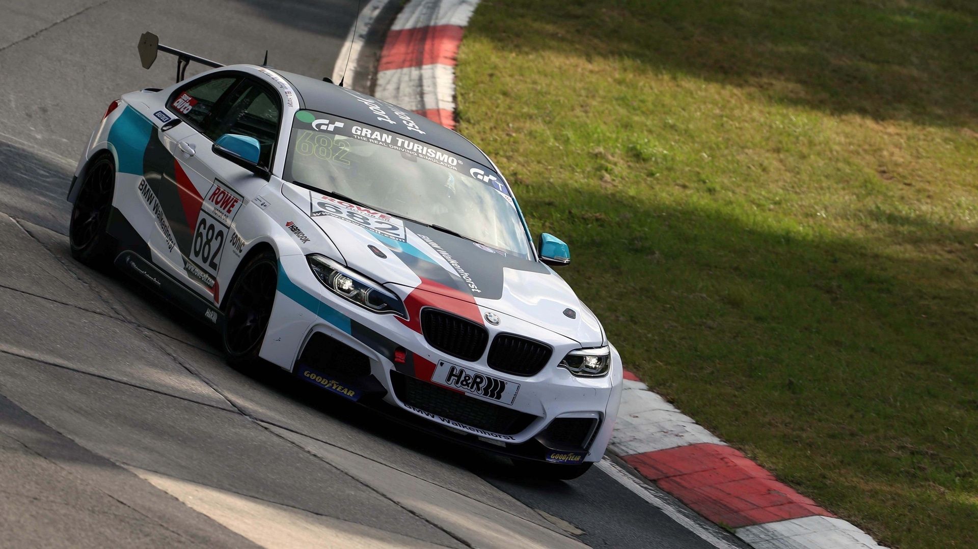 BMW M240i Racing auf dem Nürburgring, 2020.