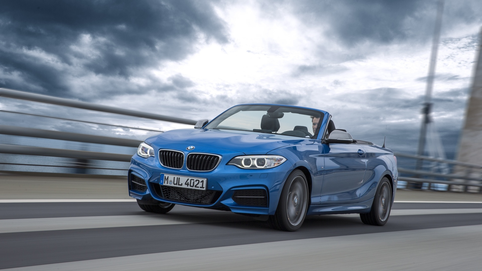 BMW M235i Cabrio F23 und BMW M240i Cabrio F23. 