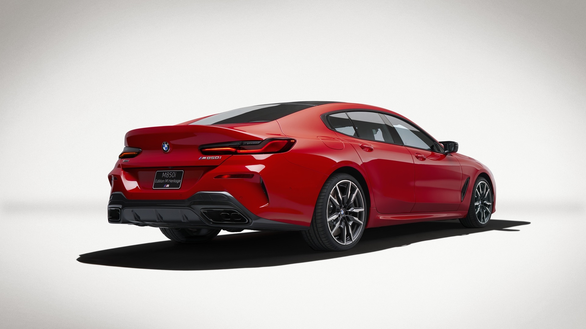BMW M850i Edition M Heritage in der BMW Individual Lackierung Hellrot
