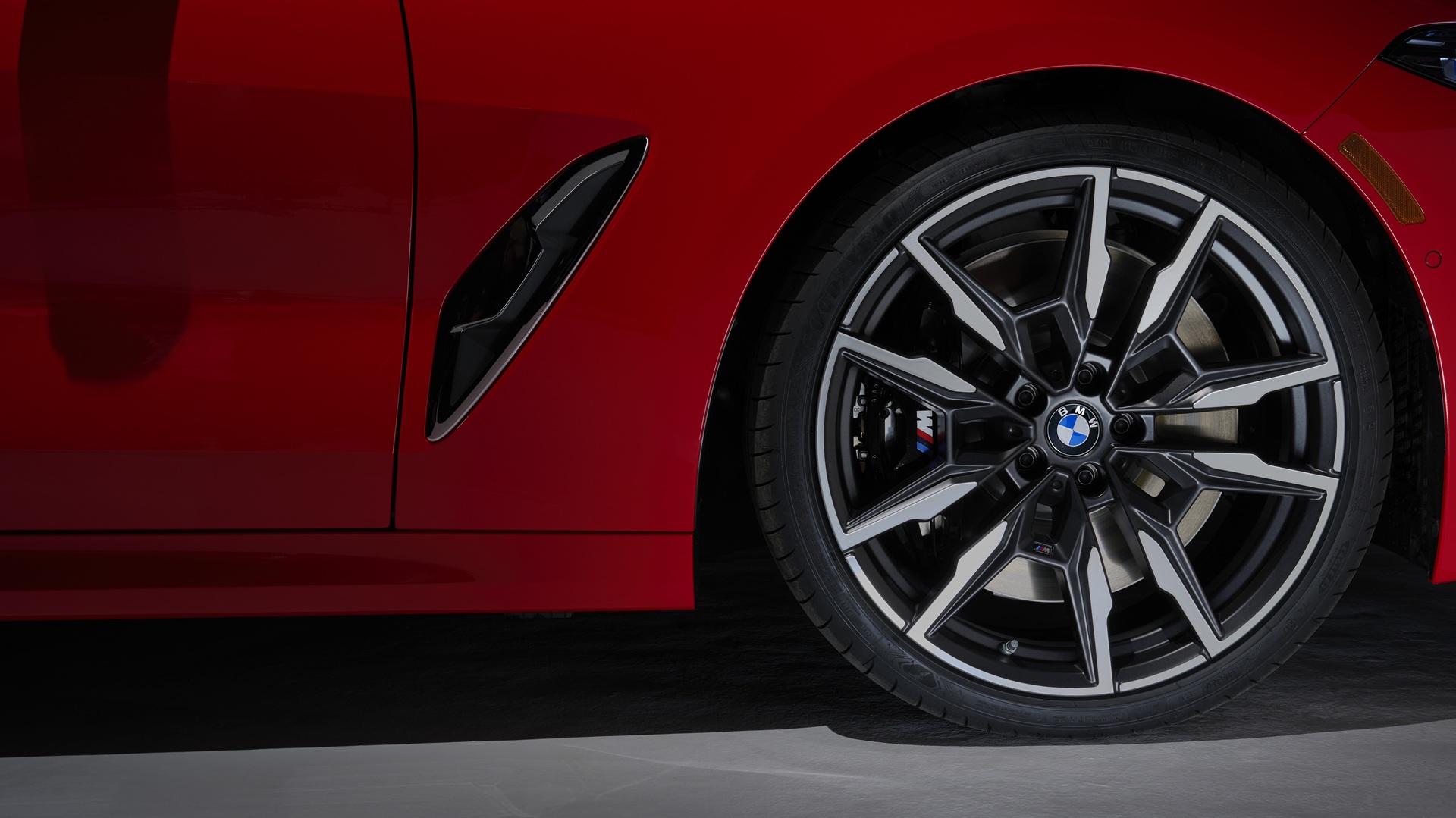 20" M Leichtmetallrädern Doppelspeiche 895 M Bicolor in Orbitgrau am BMW M850i Edition M Heritage