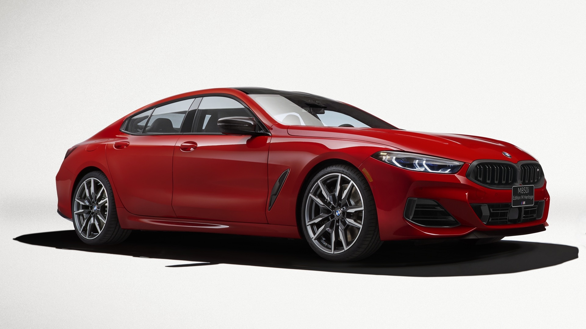 BMW M850i Edition M Heritage in der BMW Individual Lackierung Hellrot