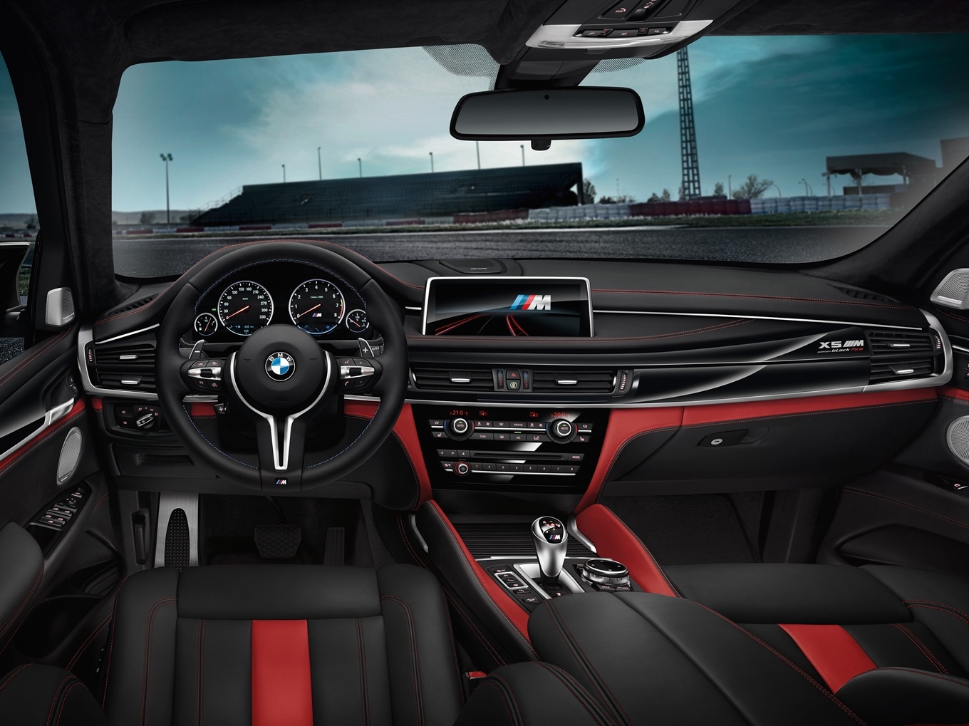 Cockpit des BMW X5 M F85 Edition Black Fire