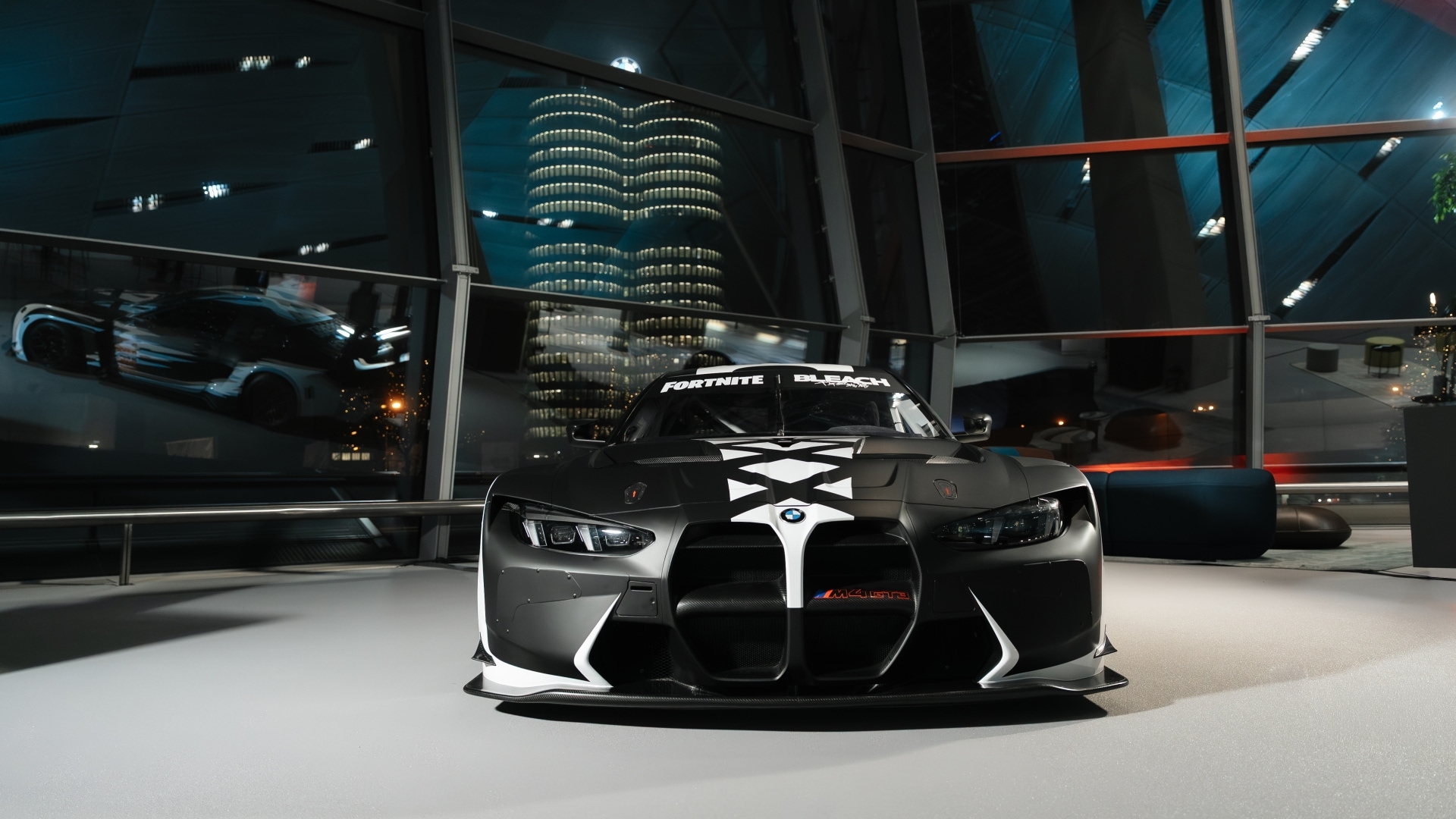 BMW M4 GT3 EVO im „BLEACH“-Design in der BMW Welt München