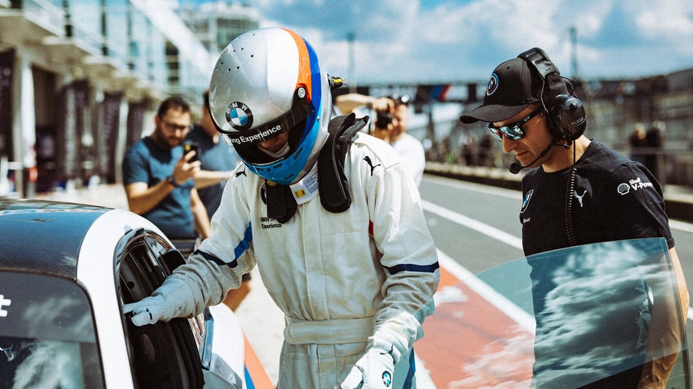 Trackday Slot mit einem BMW M4 GT4 bei der BMW M GT Experience - einem Angebot der BMW M Driving Experience