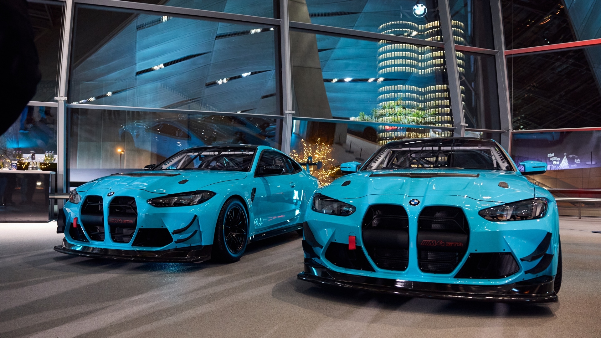 Übergabe in der BMW Welt: zwei BMW M4 GT4 Modelle für das Team Borusan Otomotiv Motorsport