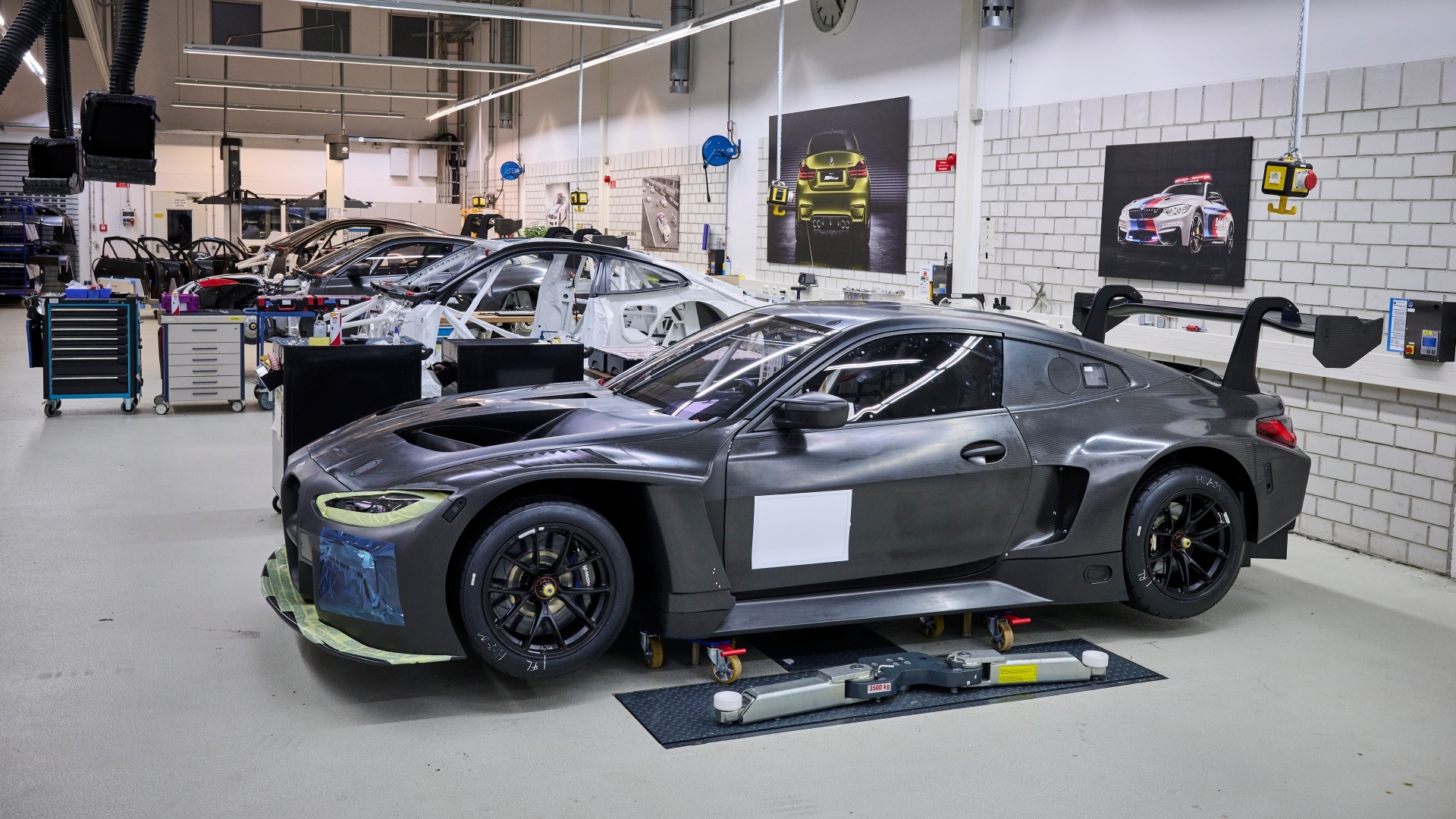 Fertigung des BMW M4 GT3 in der BMW M Zentrale Garching